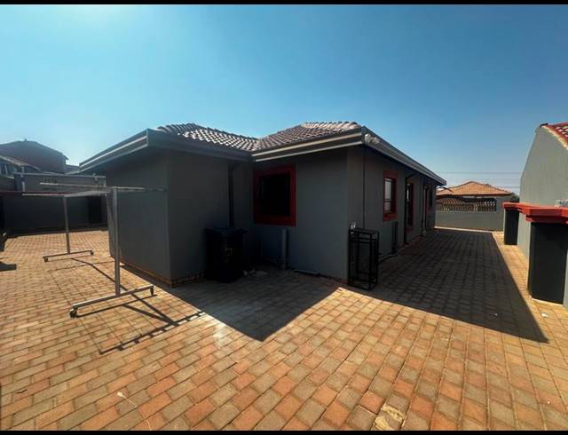3 BEDROOM HOUSE FOR SALE IN ELANDSPOORT